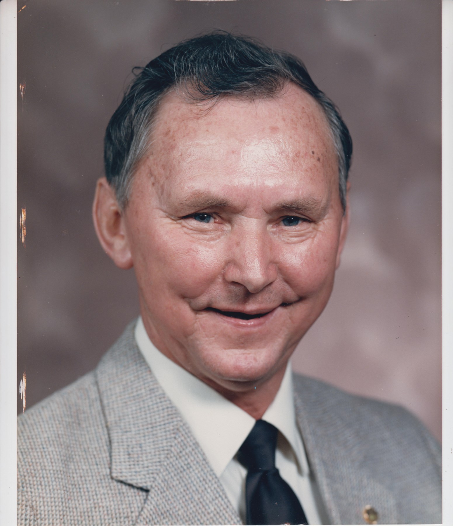 Obituary of Hassell Daniel Hutchins