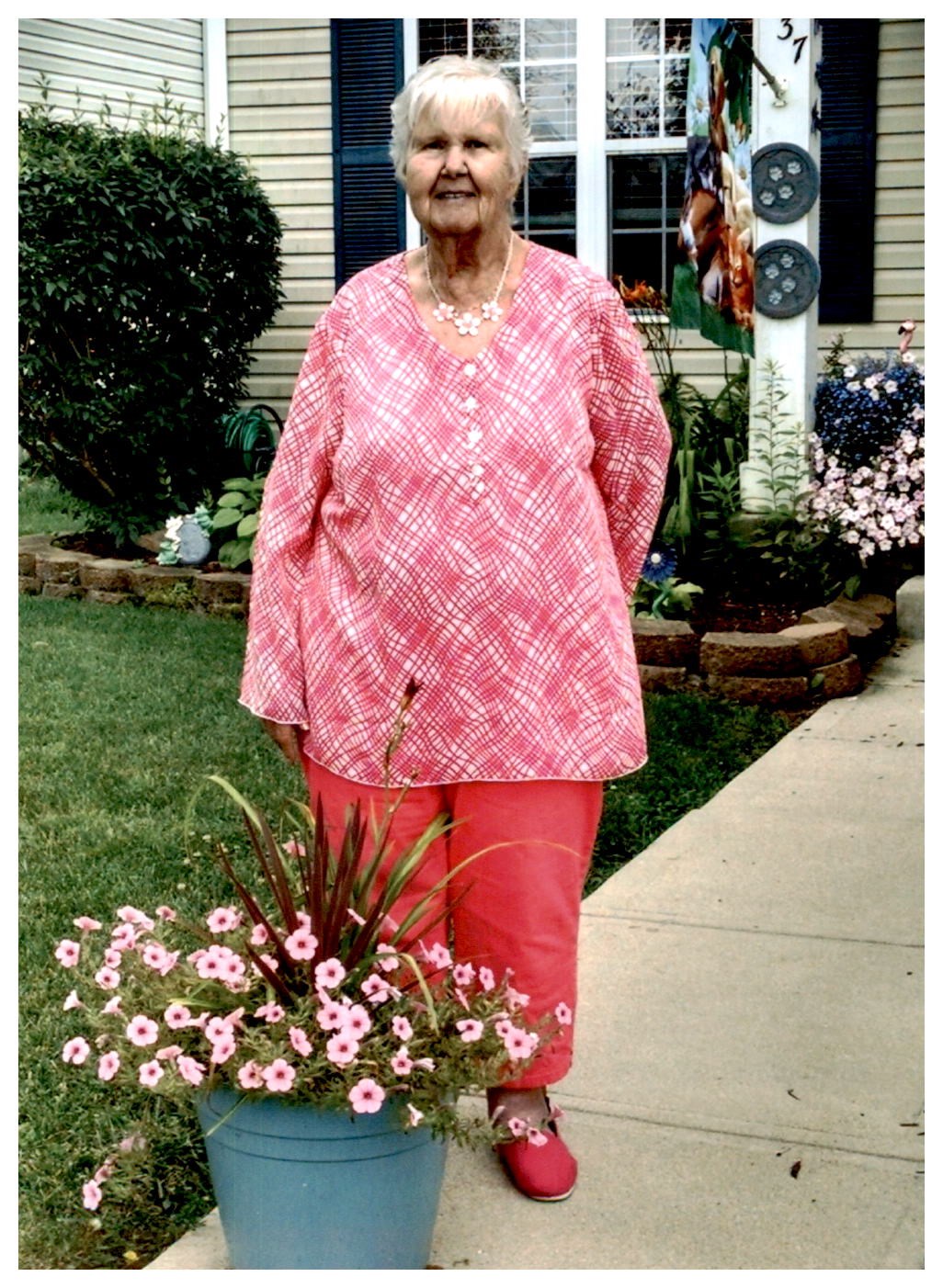 Obituary of Eva Helena Walker