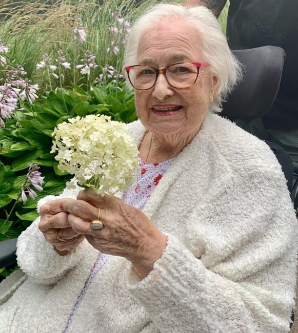 Obituary of Bonita Kathleen Haining Davidson