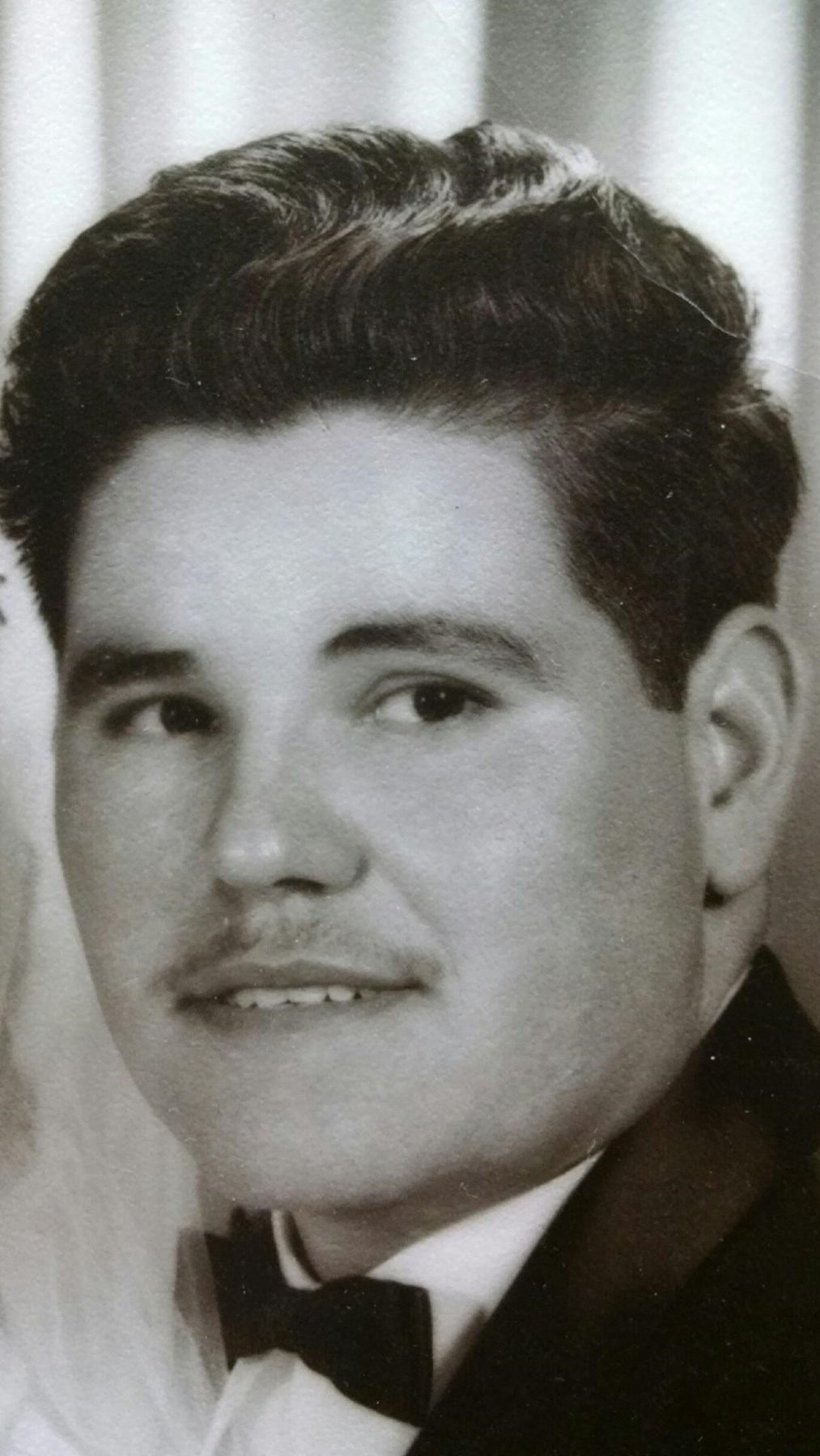 Obituary of Roberto R. Baeza