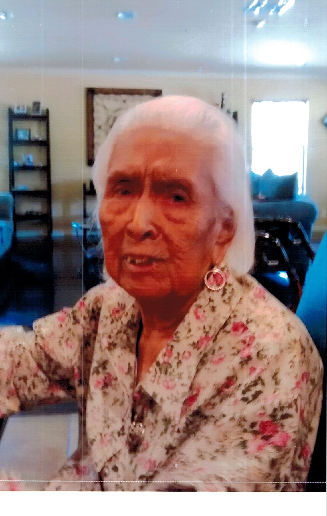 Obituario de Juanita L. Flores