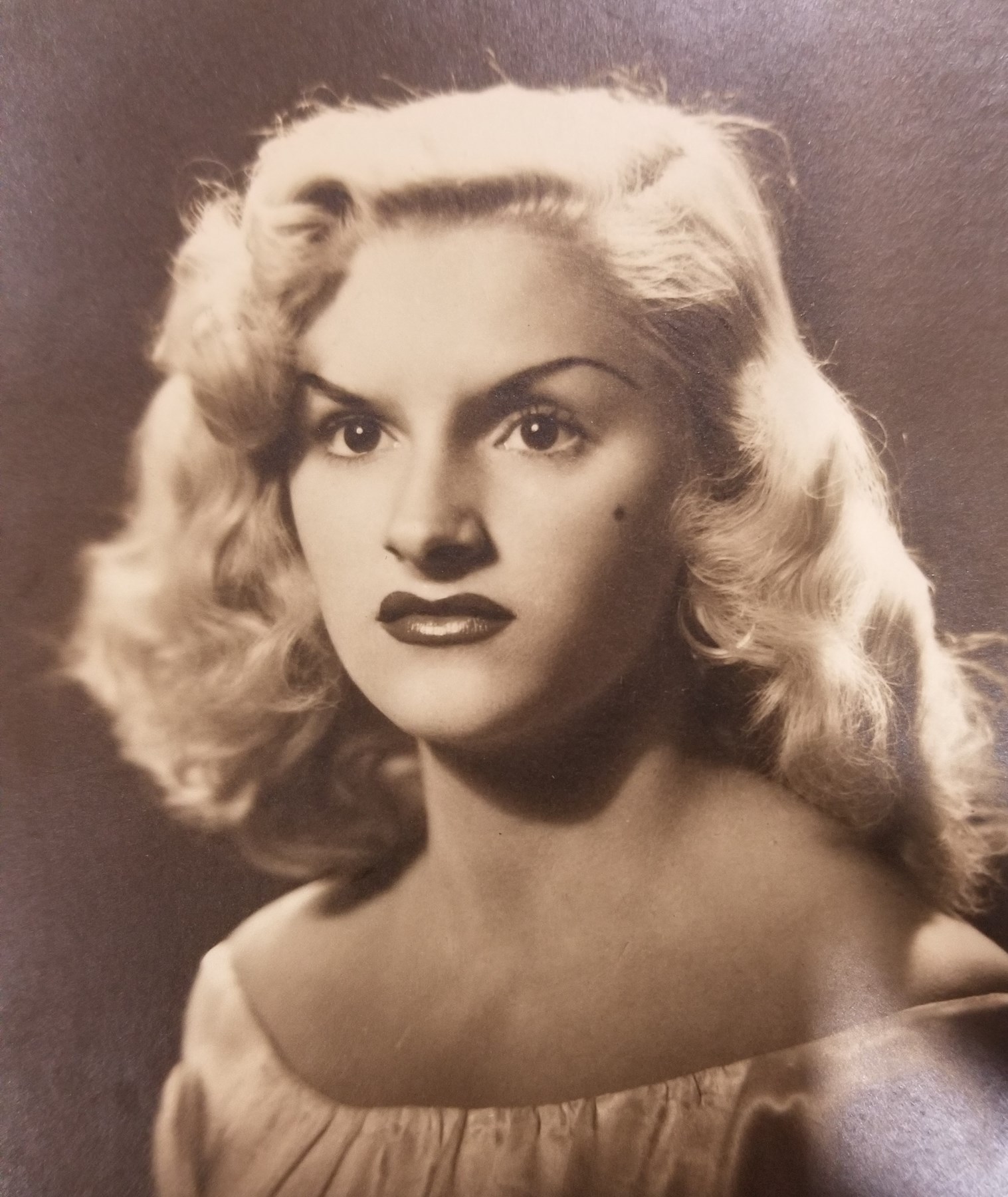 Obituary of Esperanza Gonzalez