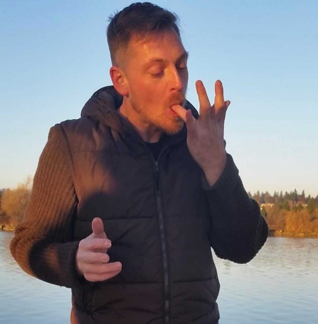 Obituario de Adam Quintin Travis Sherbina