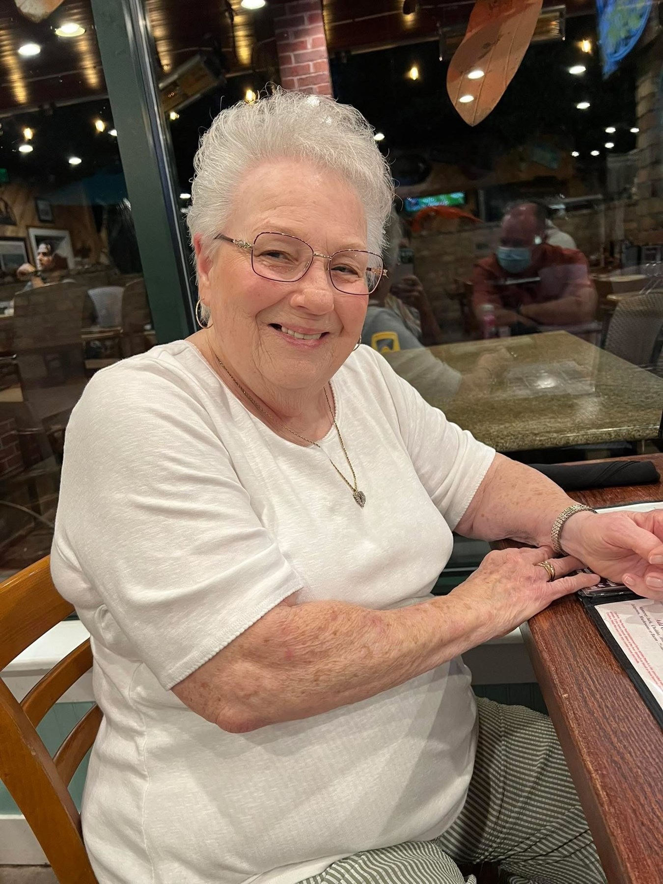 Avis de décès de Mrs. Beverly J Head