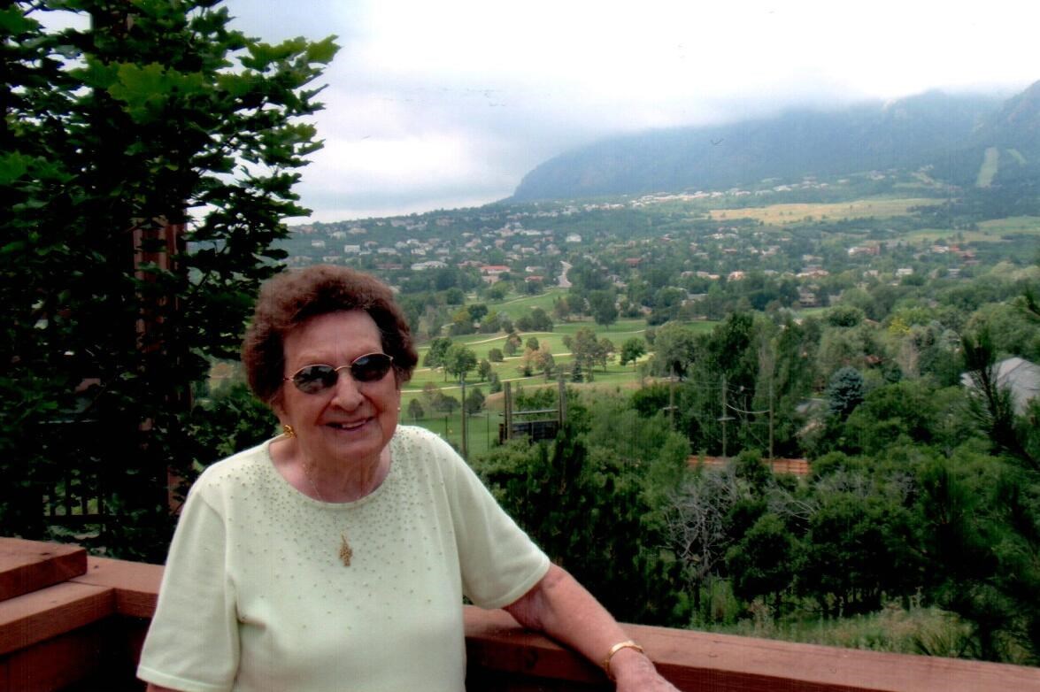 Obituary of Lucille Helene Bradley