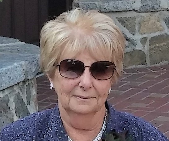 Avis de décès de Mrs. Adrienne Smith