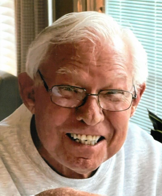 Obituario de Warren Gene Hoenie