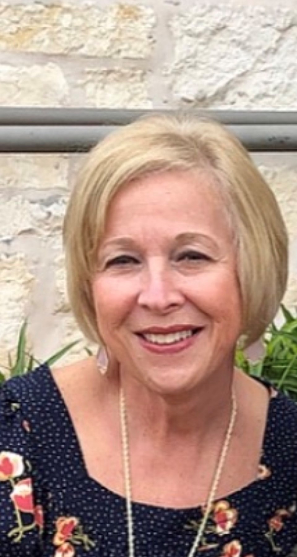 Obituary of Karen Lou Bond