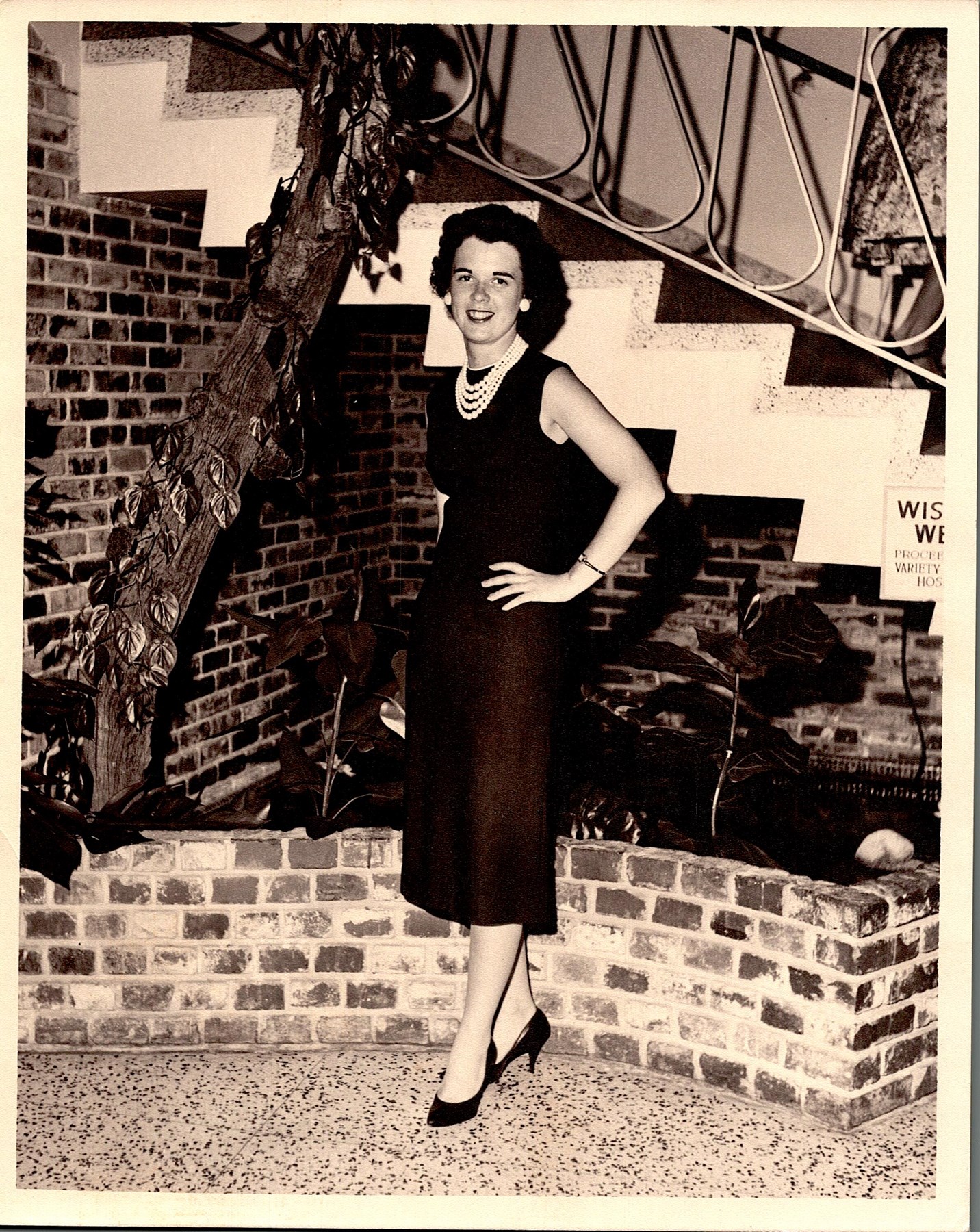 Obituary of Winifred "Winnie" M. Bowles