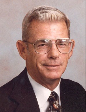 Obituario de CWO4 Robert D. Harwell