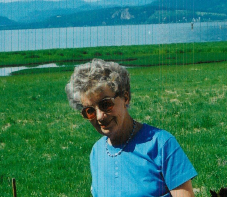 Obituario de Kathleen Dorothy Holmes