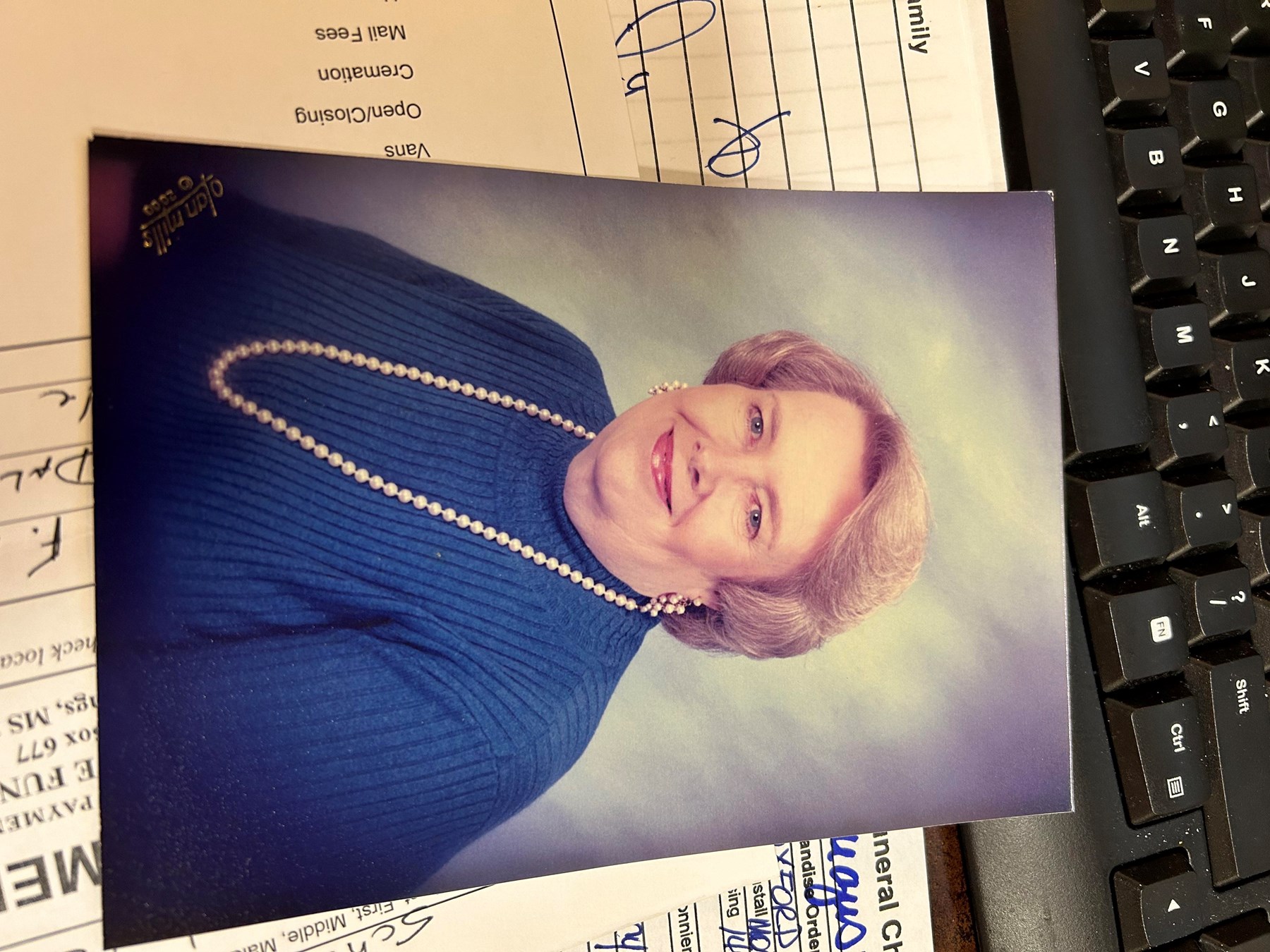 Obituario de Carol Evelyn Edge