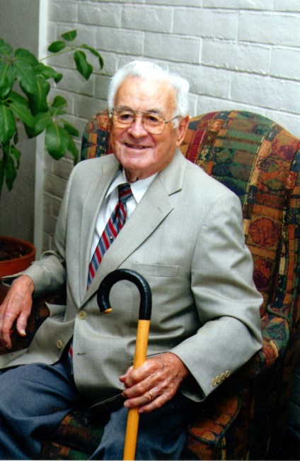 Obituary of Guillermo MoMo R.. Lizarraga