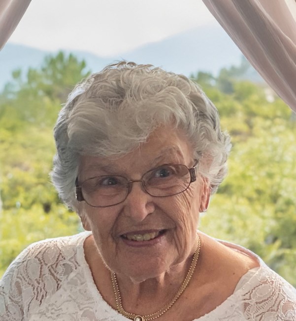 Obituario de Venatia Halkenhauser