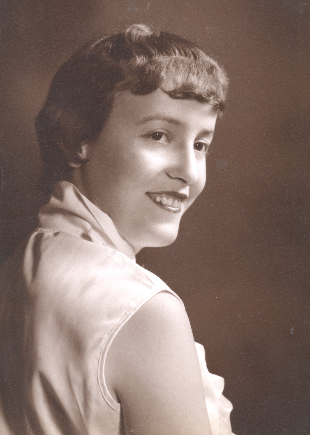 Beloved Emily Simmons: Obituary, Visitation, & Funeral - j8scr0u