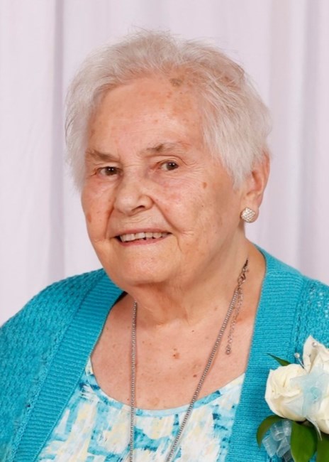 Obituary of Violet Ethel Janet (nee Lewis) Sutherland