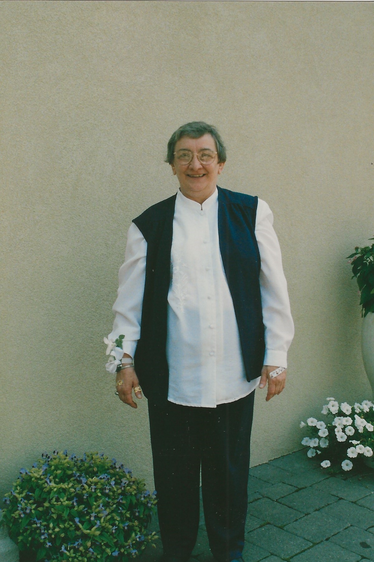 Obituary of Lucille "Sis" Sterlace