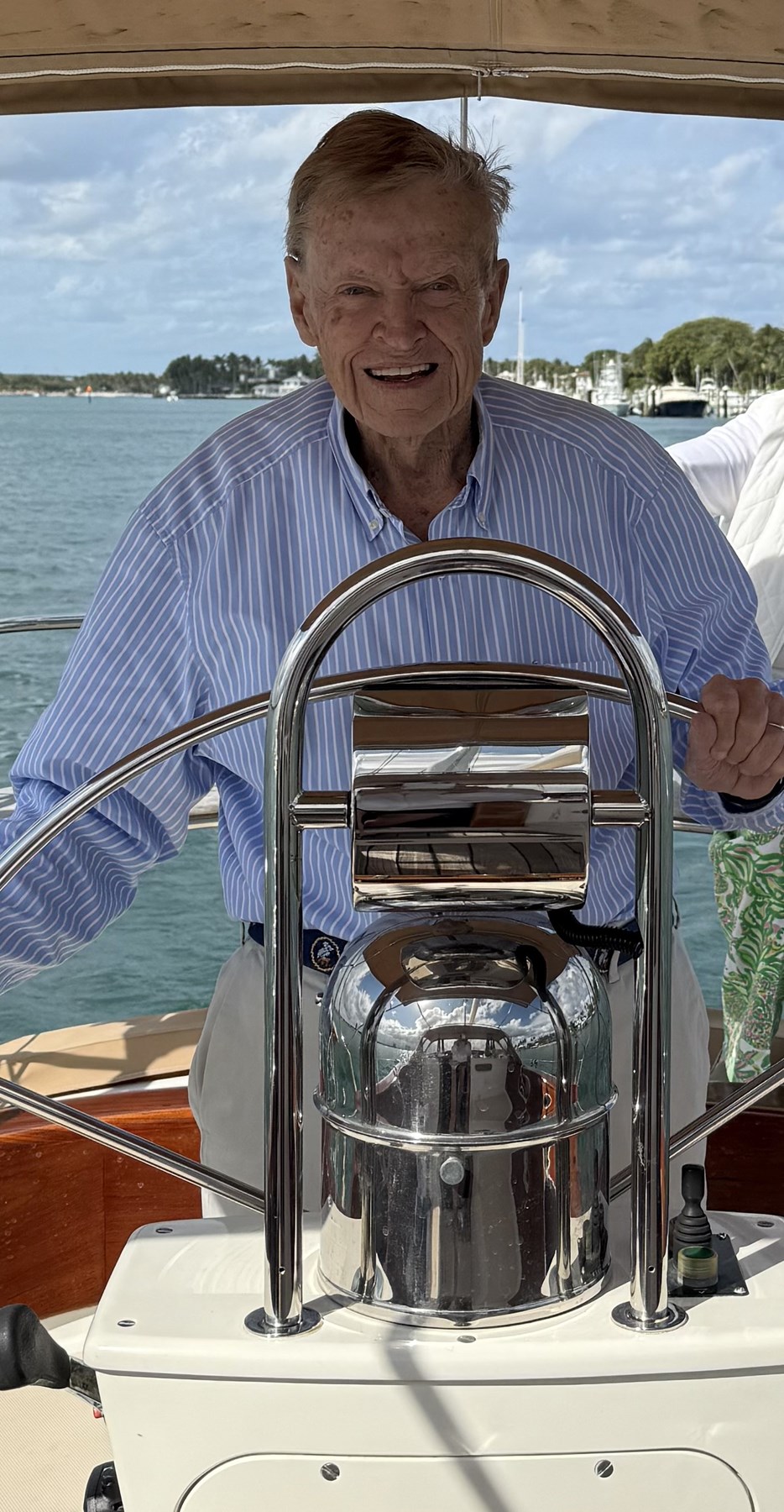 Obituario de Carl Leopold Clarence Kah Jr.