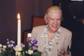 Obituary of Lola Estelle "Buzzy" Edmondson Bryson