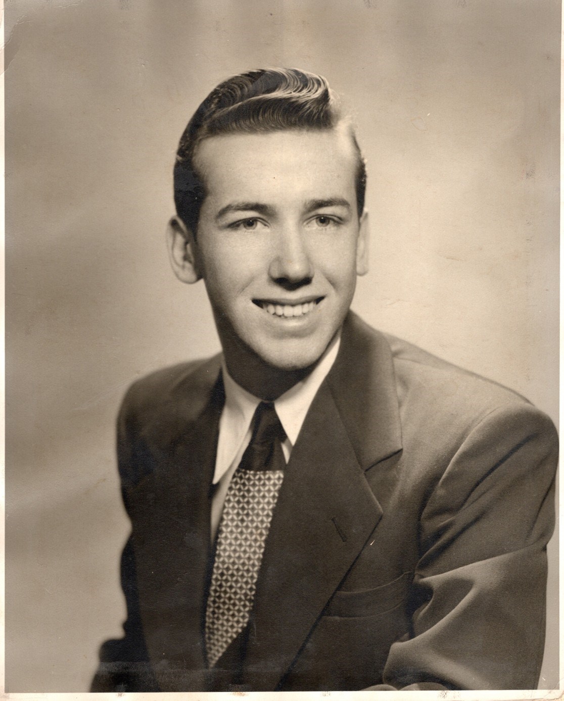 Obituario de Everett Andrew Tuttle