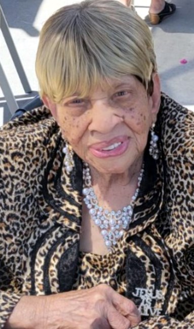 Obituary of Winifred Smith