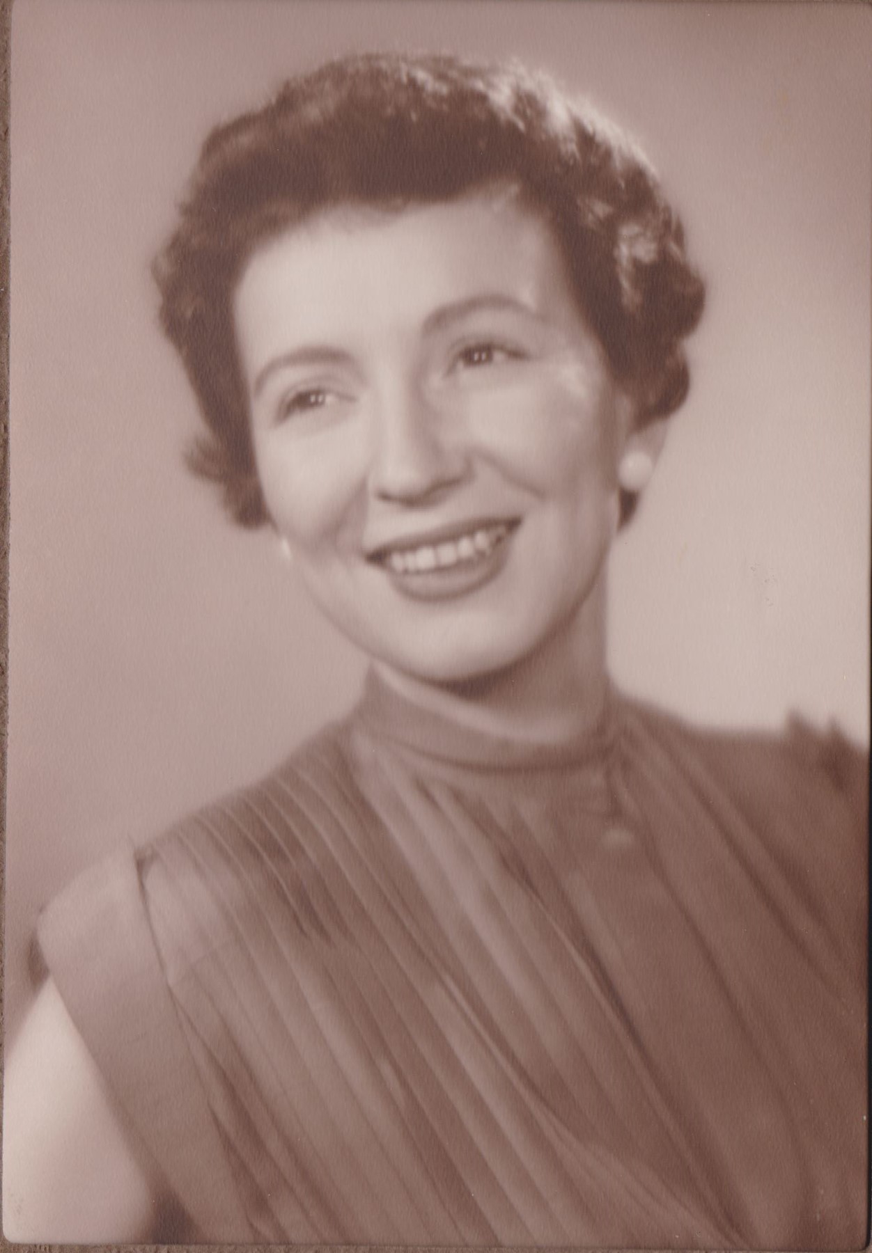 Obituario de Mrs. Richenda Kelly  Straus