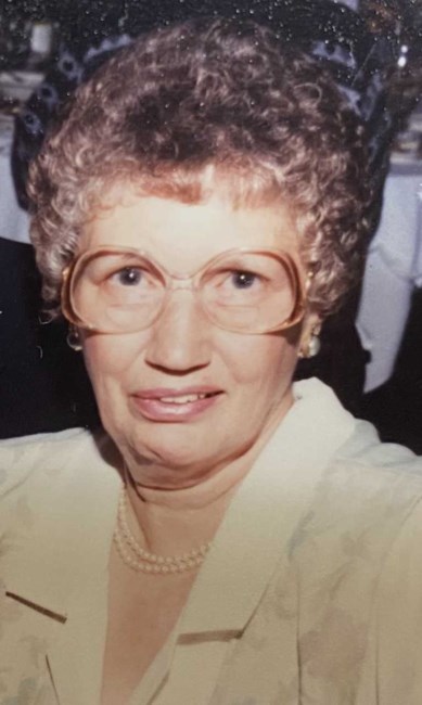 Obituario de Donna Ruth Holm
