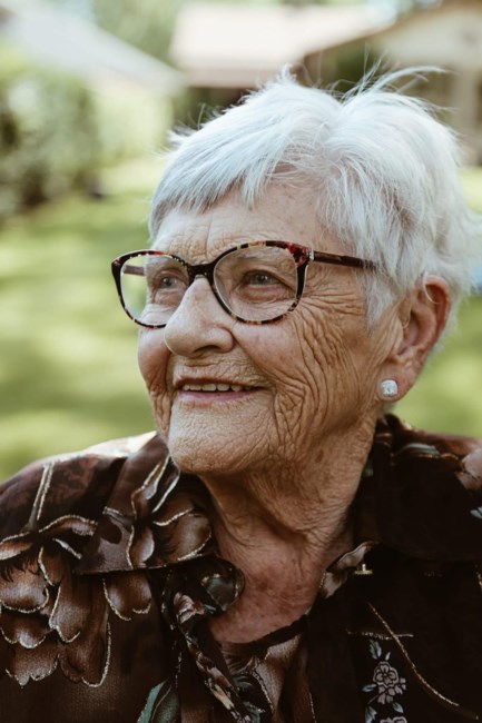 Obituario de Mary "Mae" Davies