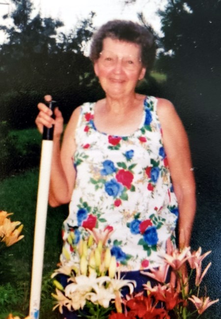 Obituario de Lorretta June Holdcroft